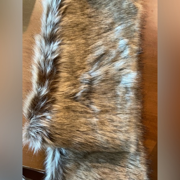 Brown faux fur shawl - Picture 2 of 4